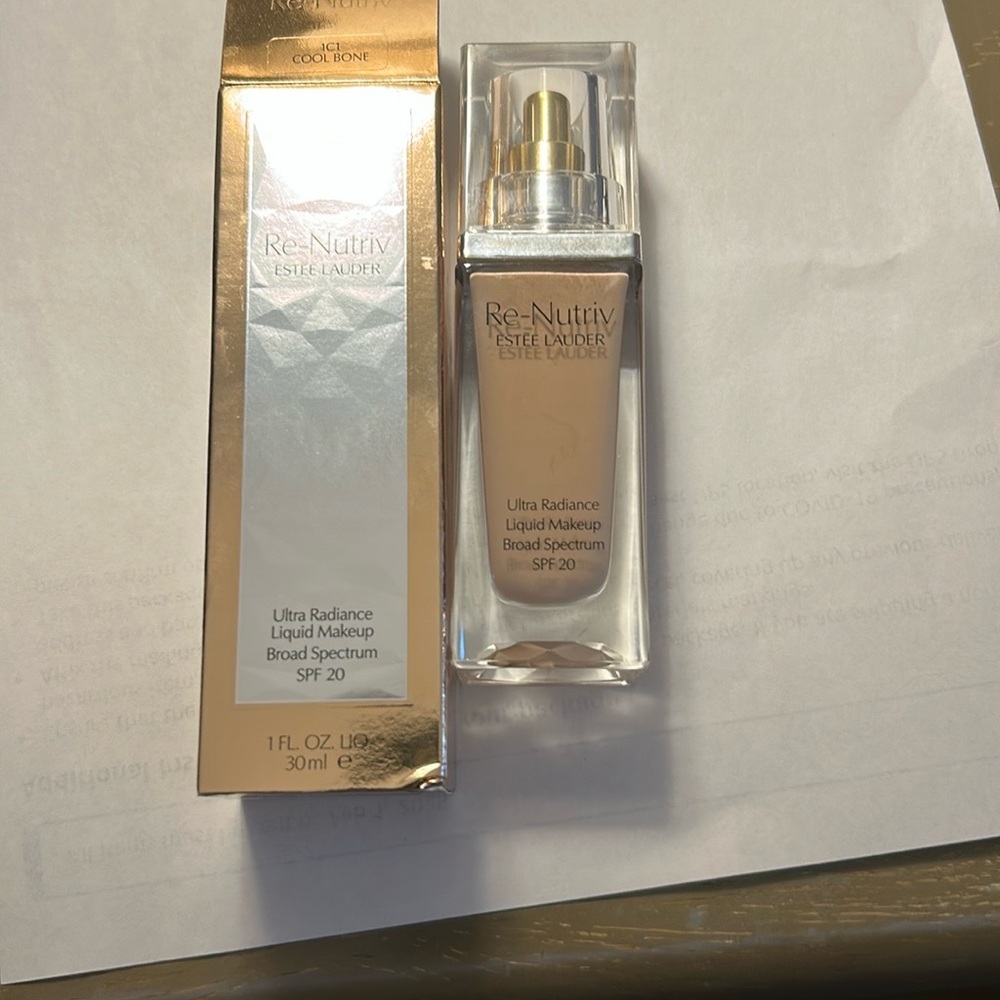 Estee Lauder Re-Nutriv Ultra Radiance Liquid Makeup SPF 20 - 2C3 Fresco.